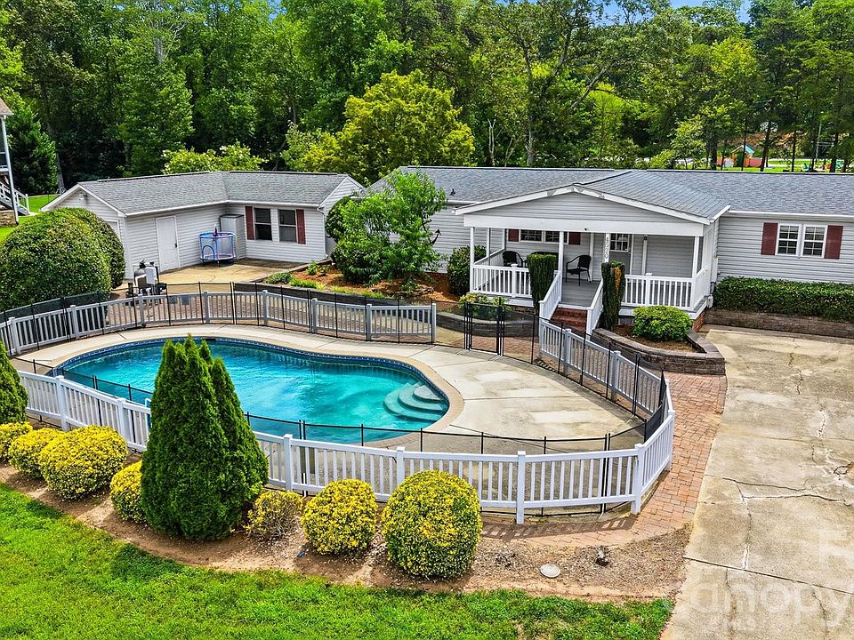 1st image of 4520 Lake Dr