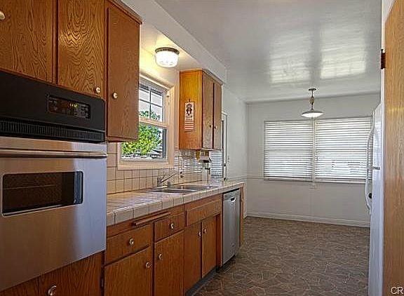 3rd image of 369 S Poinsettia Ave