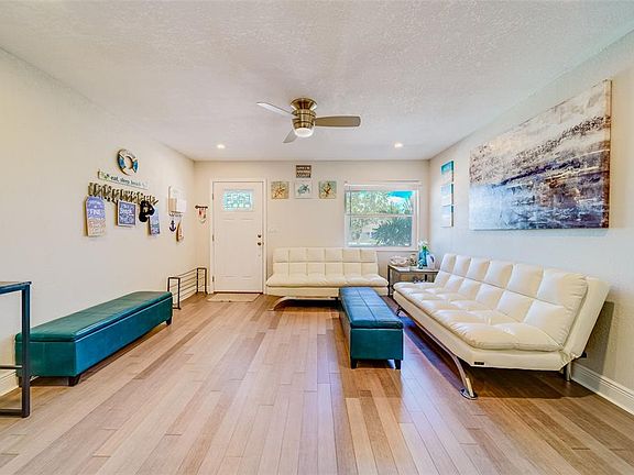 2nd image of 11472 Park Blvd