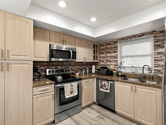 5th image of 9015 SW 96th Ave