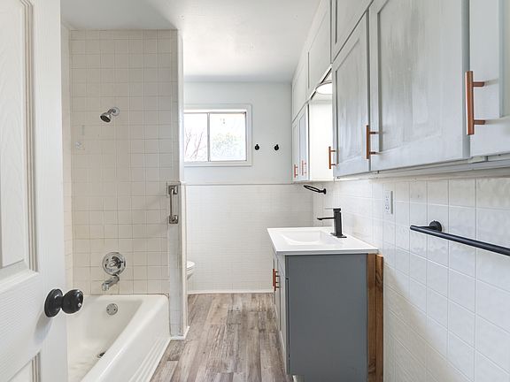 3rd image of 2525 63rd St