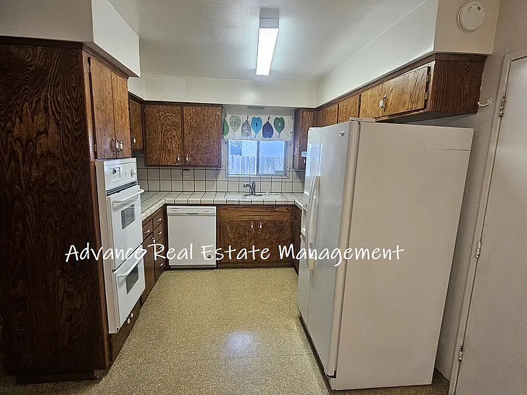 7320 S Land Park Dr — Photo 4