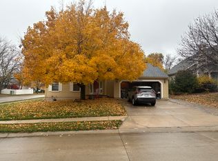 17303 Pine Cir, Omaha, NE 68130