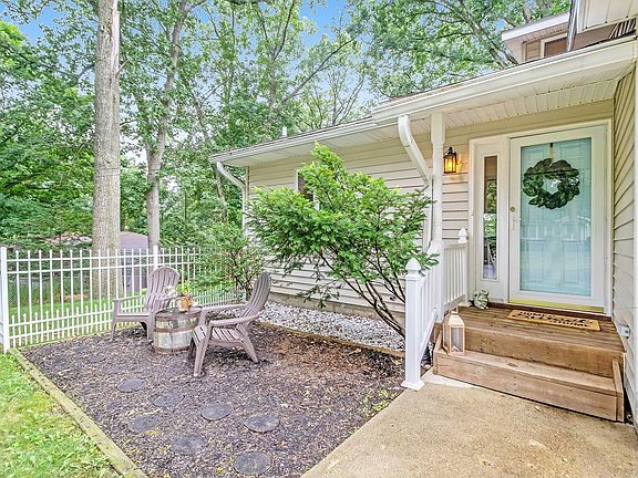2nd image of 375 Carpenter Dr