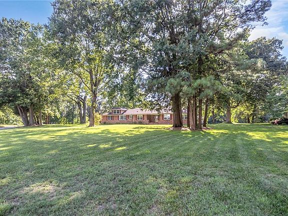 2nd image of 1001 Five Forks Rd