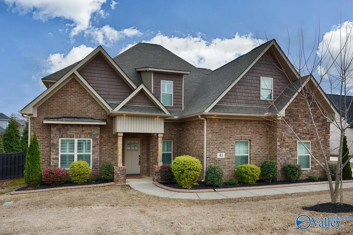 4 bed, 3.5 bath, 3001 sqft, $3,000 — Photo 3