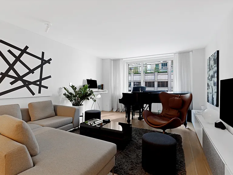 301 W 53rd St #4H — Photo 1
