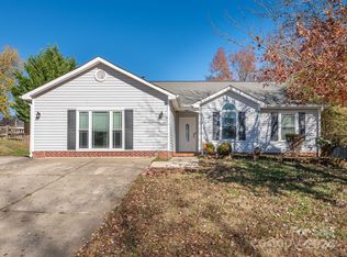 3916 Cedarbark Dr, Matthews, NC 28105