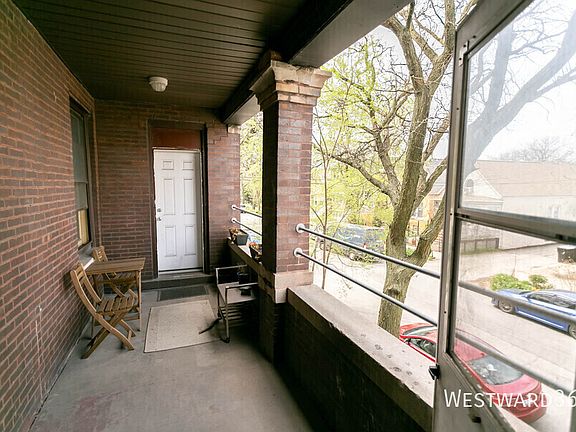 5th image of 2753 N Whipple St #2
