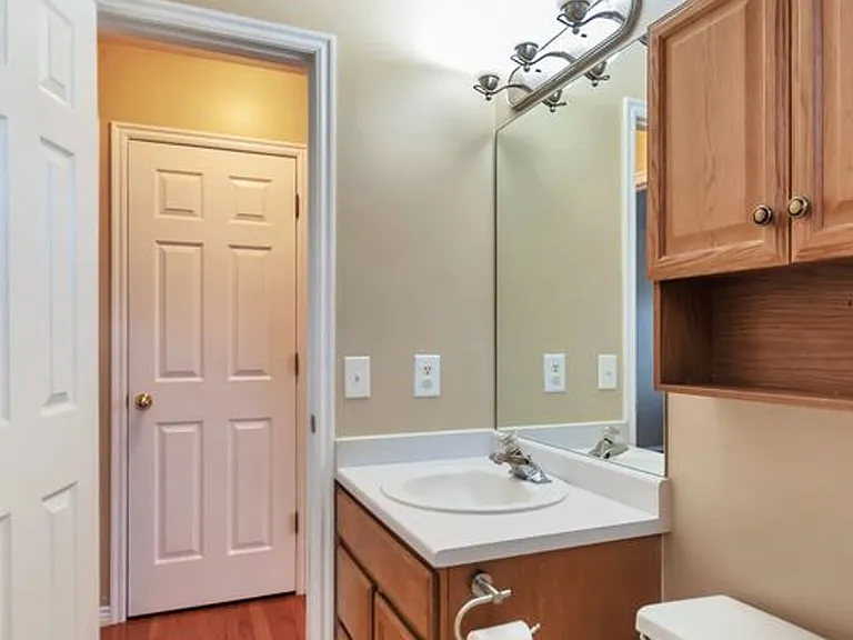 402 N 880 E — Photo 15