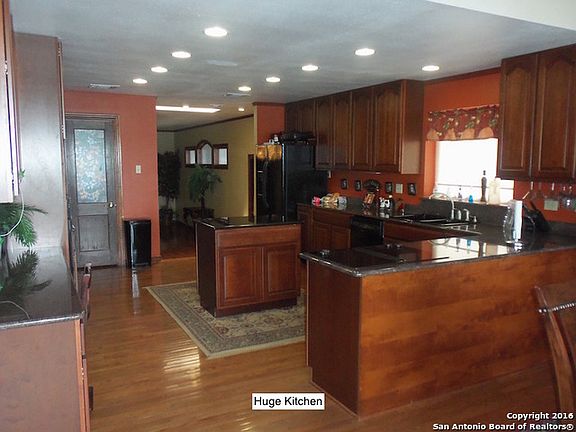 4th image of 1601 Lakeside Dr W