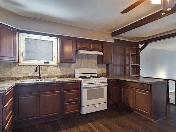 2nd image of 2303 Dickey Ave