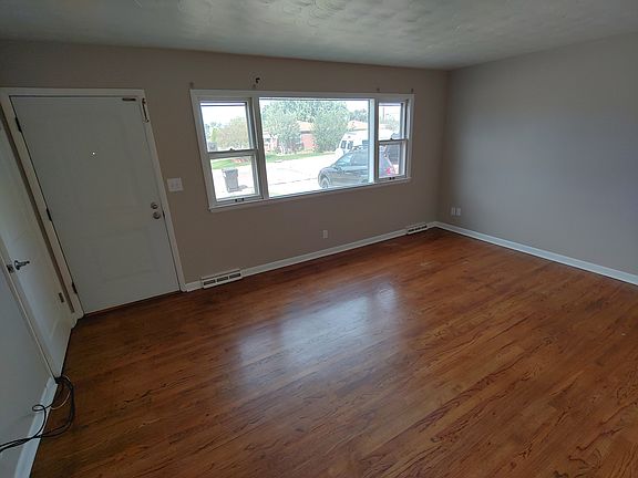 3rd image of 2510 W 5th St