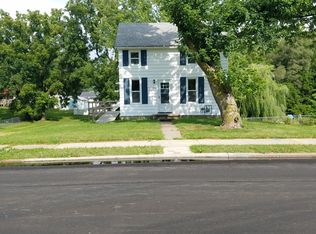 3509 N 3rd St, Clinton, IA 52732