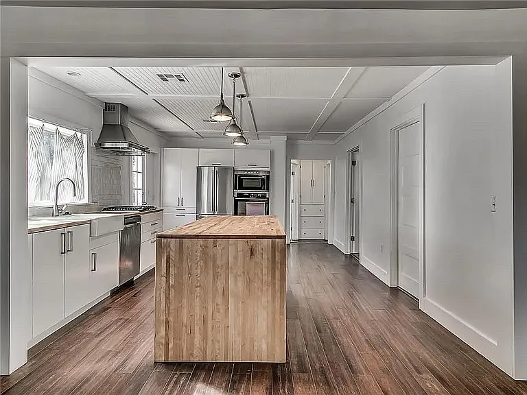 1820 NW 37th St — Photo 5