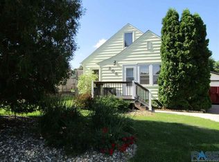 206 W 5th St, Hartford, SD 57033