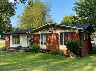 3001 Shallowford Dr, Greensboro, NC 27406