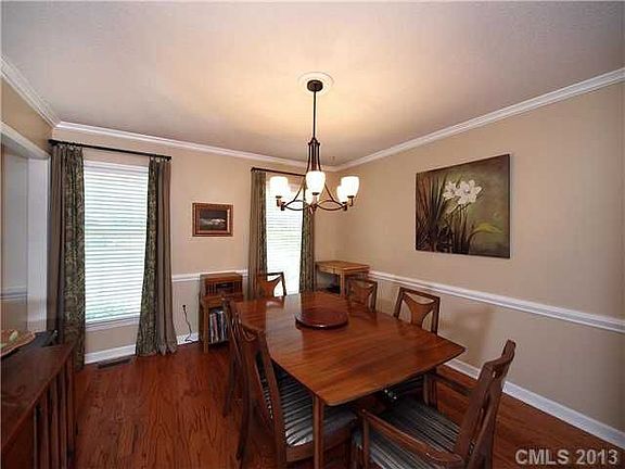 4th image of 4604 Ovington Cres