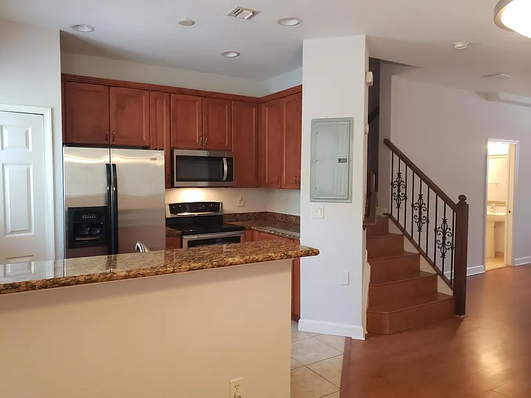 325 Bayfront Dr #325 — Photo 4