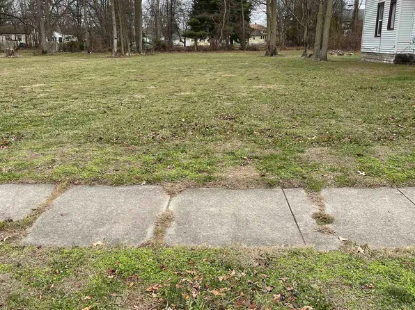 1253 Corby Blvd, South Bend, IN 46617