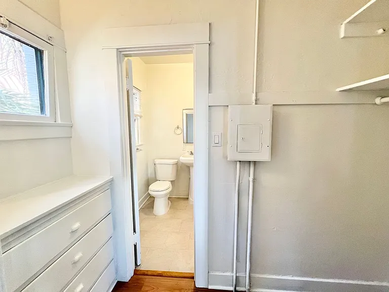 318 Temple Ave — Photo 8