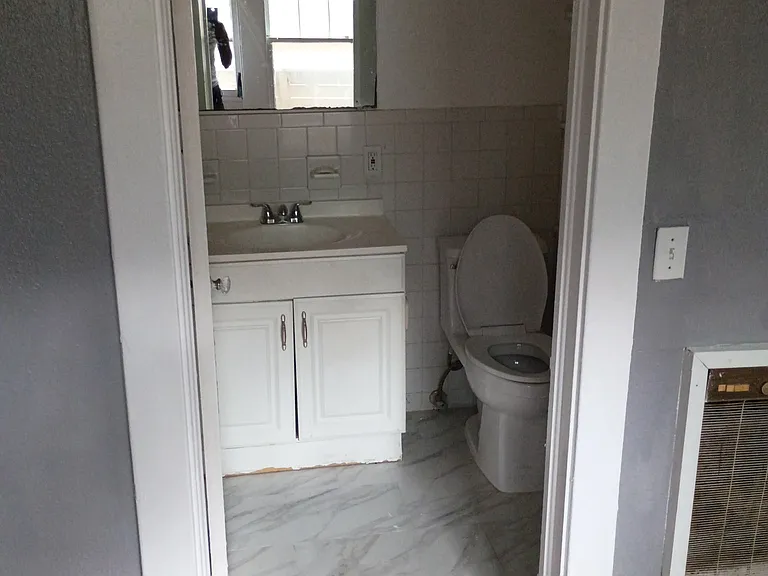 808 E Livingston St #4 — Photo 3