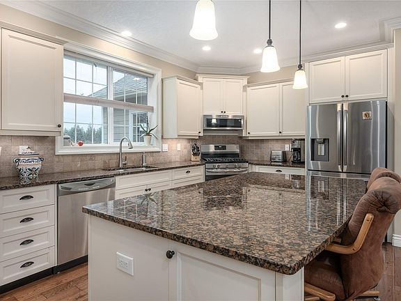 4th image of 3936 Creekside Dr