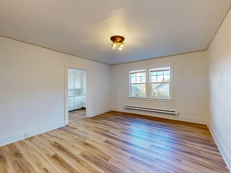 435 -Keystone Apartments — Photo 9