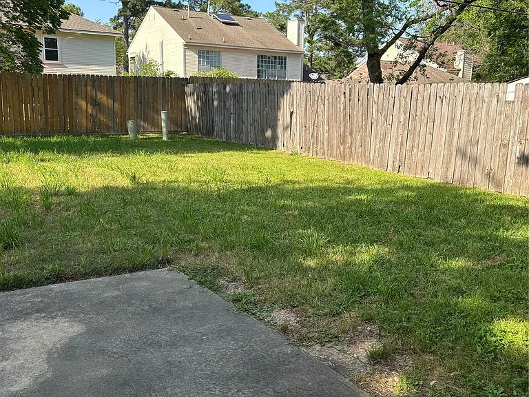 16322 Maplemont Dr — Photo 15