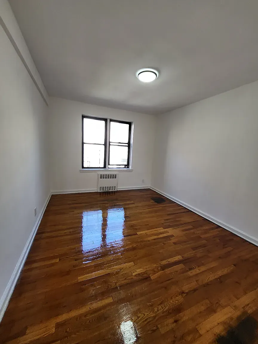1275 East 5th Street — Photo 4
