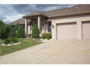 65 Raphael Dr, Irwin, PA 15642