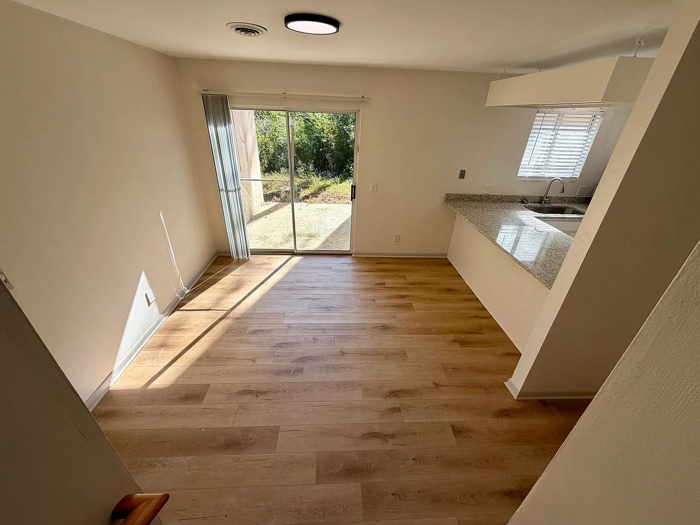 Updated 3 Bed 1.5 Bathroom Townhome — Photo 4