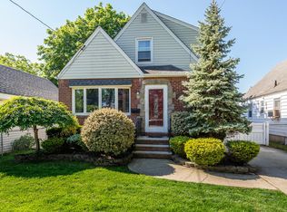 1318 Park Ave, New Hyde Park, NY 11040