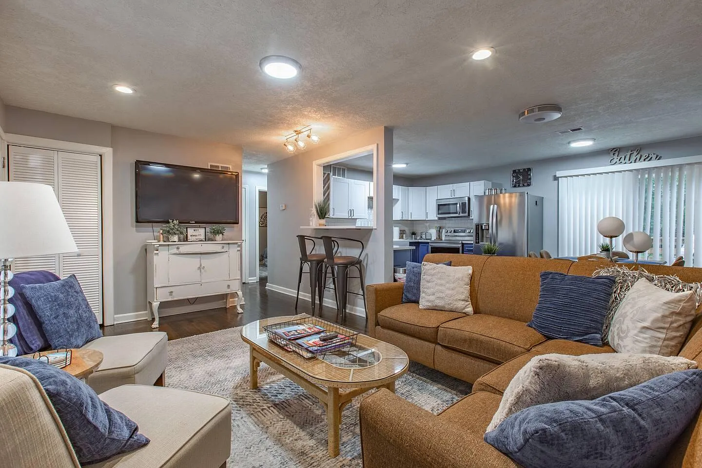 4 bed, 1300 sqft, $2,100 — Photo 4