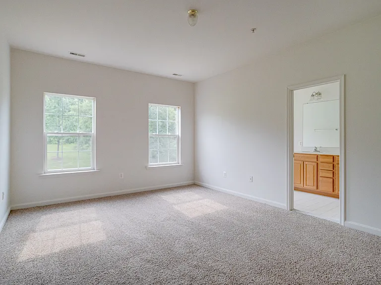 103 Buttonwood Ct — Photo 21