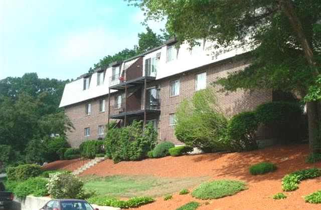 1st image of 4 Pembroke Dr Unit 24