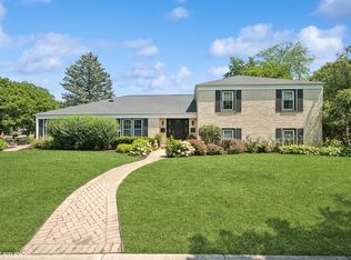 1413 Blackthorn Dr, Glenview, IL 60025