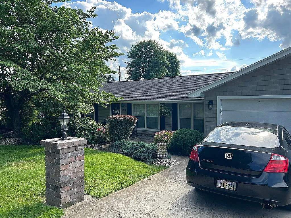 8677 Avalon Dr photo 1