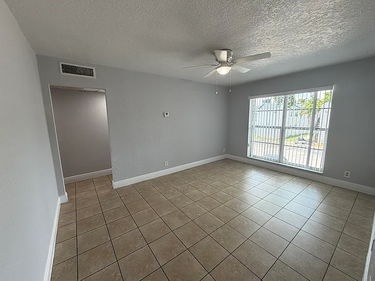 4423 Treehouse Ln #C — Photo 5