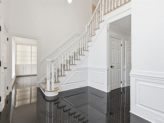 4th image of 2154 S Villa Dr