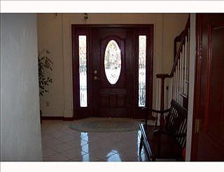 2nd image of 581 Agnes St