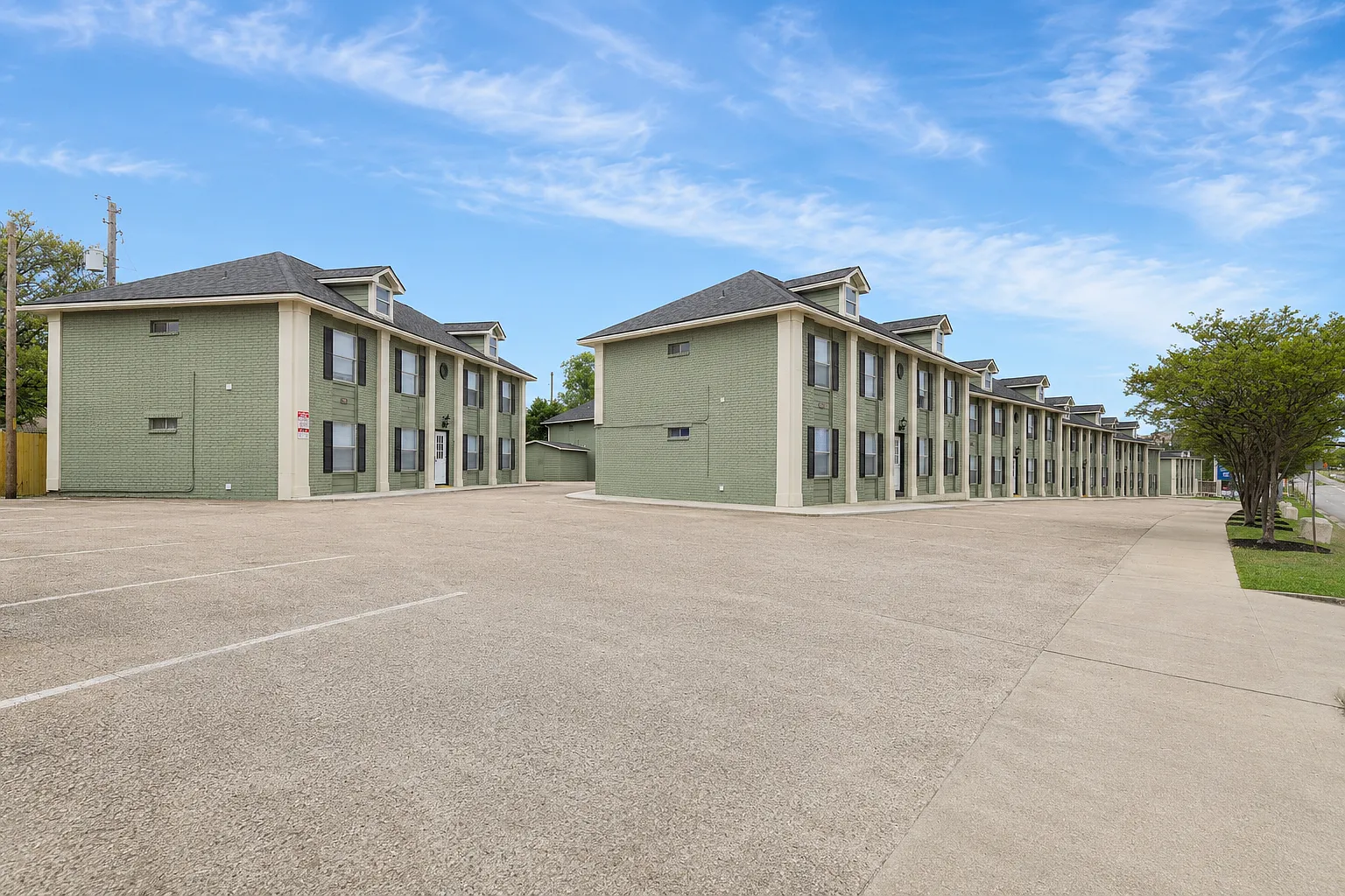 Broadmoor Apartments — Photo 4
