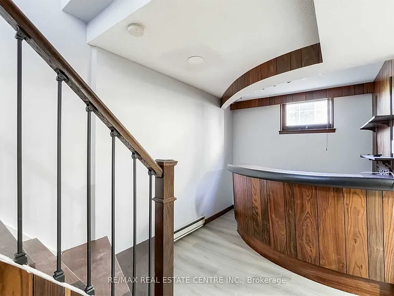 585 Indian Rd N — Photo 11