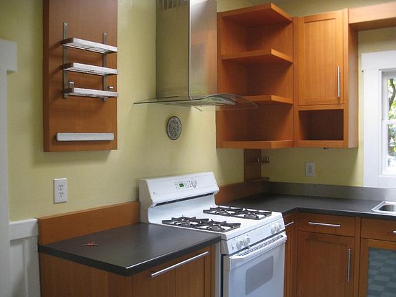 4th image of 2614 East St