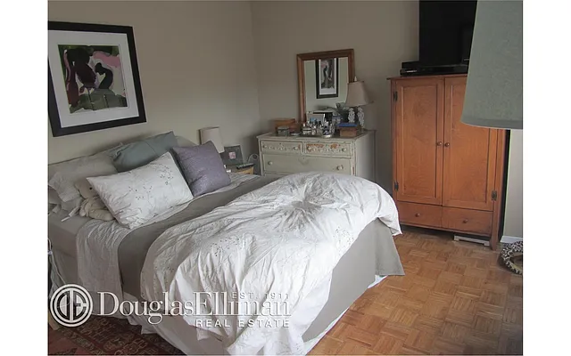 Rented by Douglas Elliman | media 27