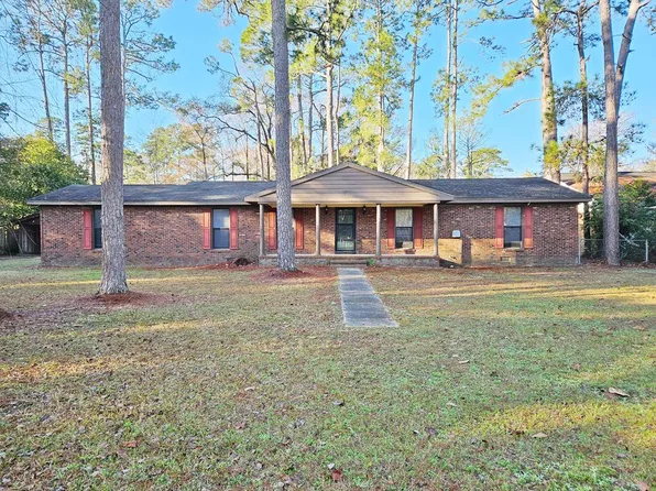 680 Creekside Dr, Leesburg, GA 31763