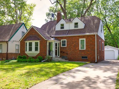 2014 39th St, Des Moines, IA, 50310