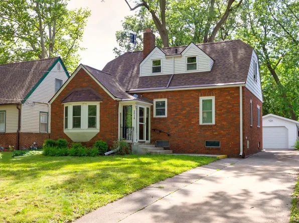 2014 39th St, Des Moines, IA 50310