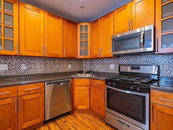 2nd image of 5415 Spruce St