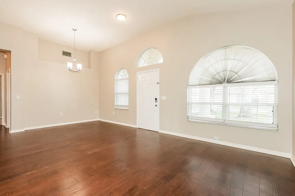 3 bed, 2.0 bath, 1647 sqft, $2,595 — Photo 3